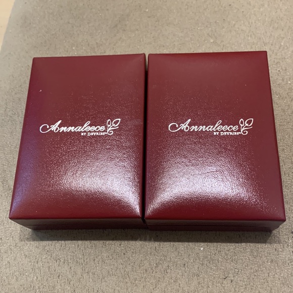 Annaleece by DeVries Necklace and Earrings - Picture 5 of 7